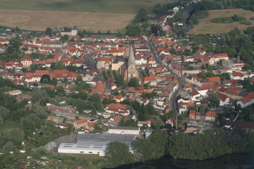 Bützow aus der Luft über dem Bützower See